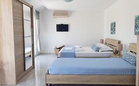 Malibu Studios & Apartments